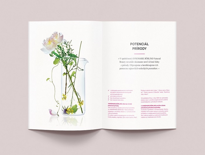 Catalogue có thiết kế theo màu hồng pastel nhẹ nhàng
